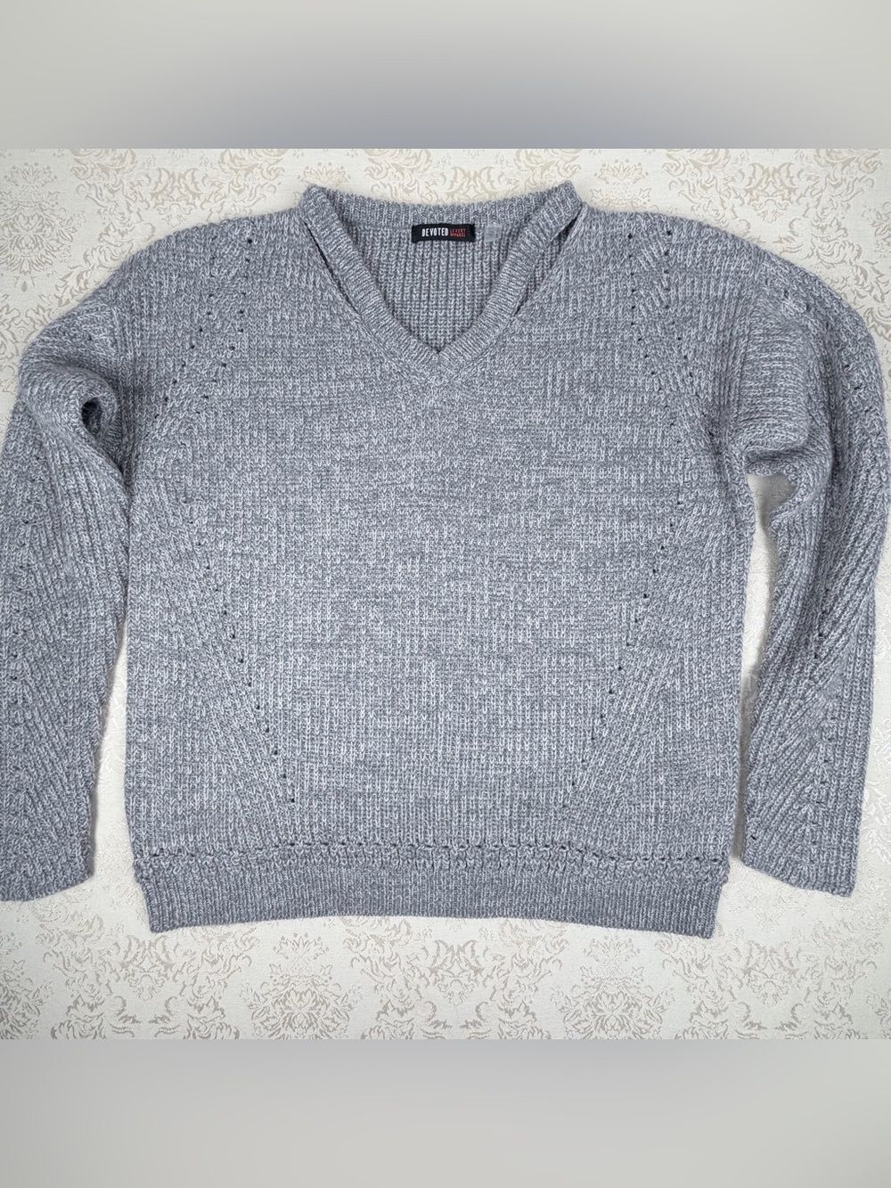 Devoted Luxury Apparel Gray V-Neck Sweater, Small, Autumn, Fall, Comfy